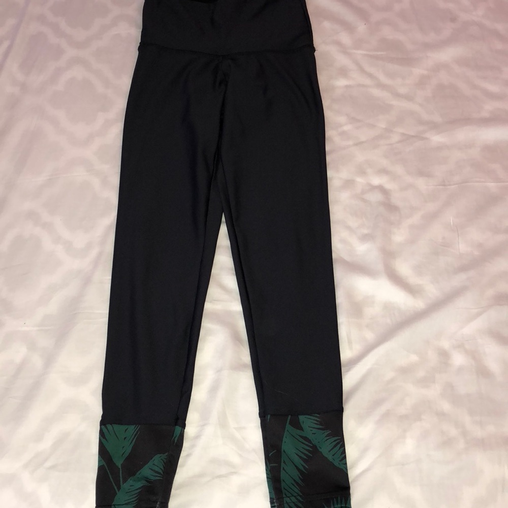 Bandier Beautiful shiny crop gym pants